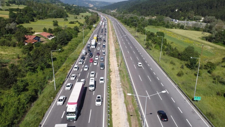 Yollarda bayram yoğunluğu başladı! Trafik durma noktasına geldi!