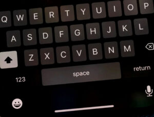 Apple, iPhone’lardaki klavye sıkıntısını yıllar sonra çözdü