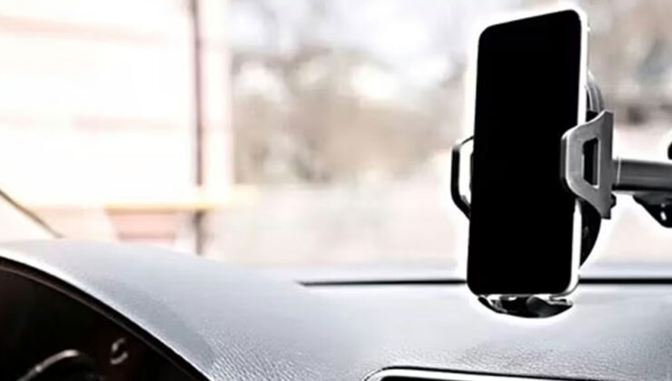 Araçlara artık de telefon tutacağı yasağı geliyor