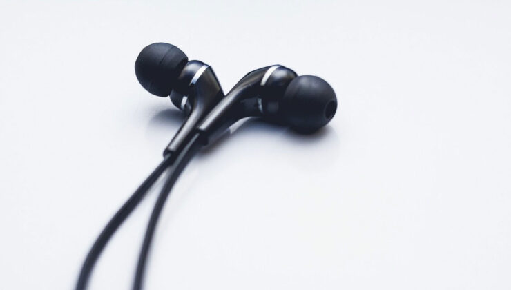 Kablolu kulaklıklar geri döndü: Satışlar ivme kazandı