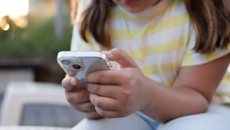 Avustralya’da dijital duvar çöktü: Çocuklar toplumsal medya yasaklarını deliyor