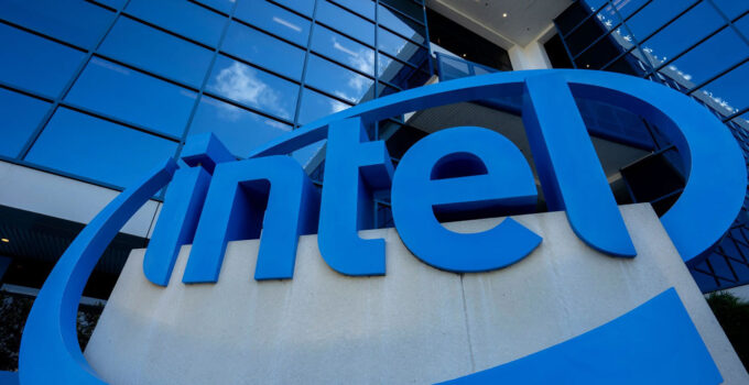 Intel paylarında rekor yükseliş: Teknoloji devi küllerinden mi doğuyor?