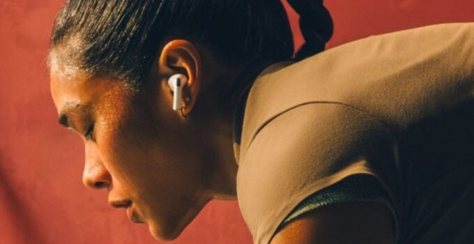 AirPods Ultra özellikleri sızdırıldı: Kameralı AirPods ve yeni Siri geliyor