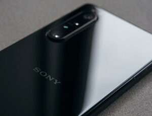 Sony Xperia 1 VIII’in AI kamera tanıtımı geri tepti: Yapay zeka fotoğrafı bozdu
