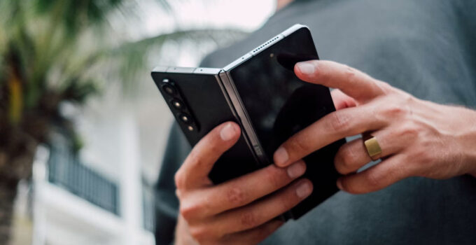 Samsung Katlanabilir Telefonlar İçin Patent İhlali Davası Açıldı