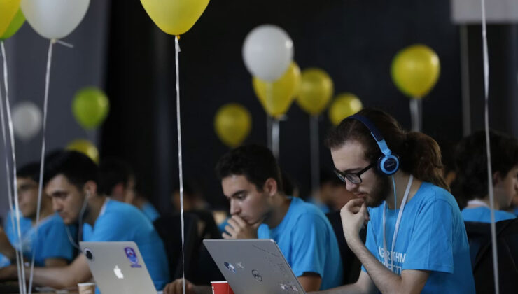 Türkiye’de internet kullanımı %92,3’e ulaştı: E-ticaret ve sosyal medya kullanımı rekor kırdı
